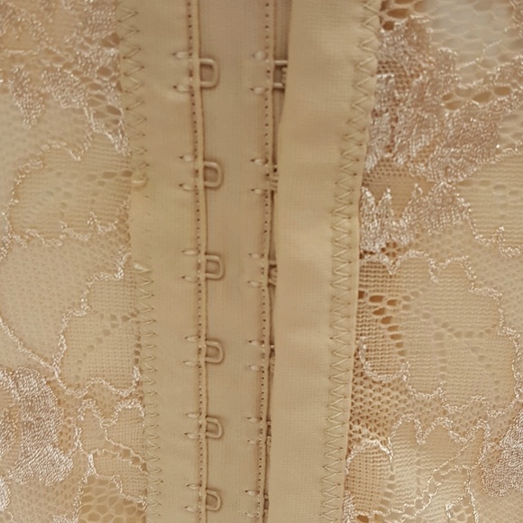 Beige Karina beaded crop top - Picture 5 of 9